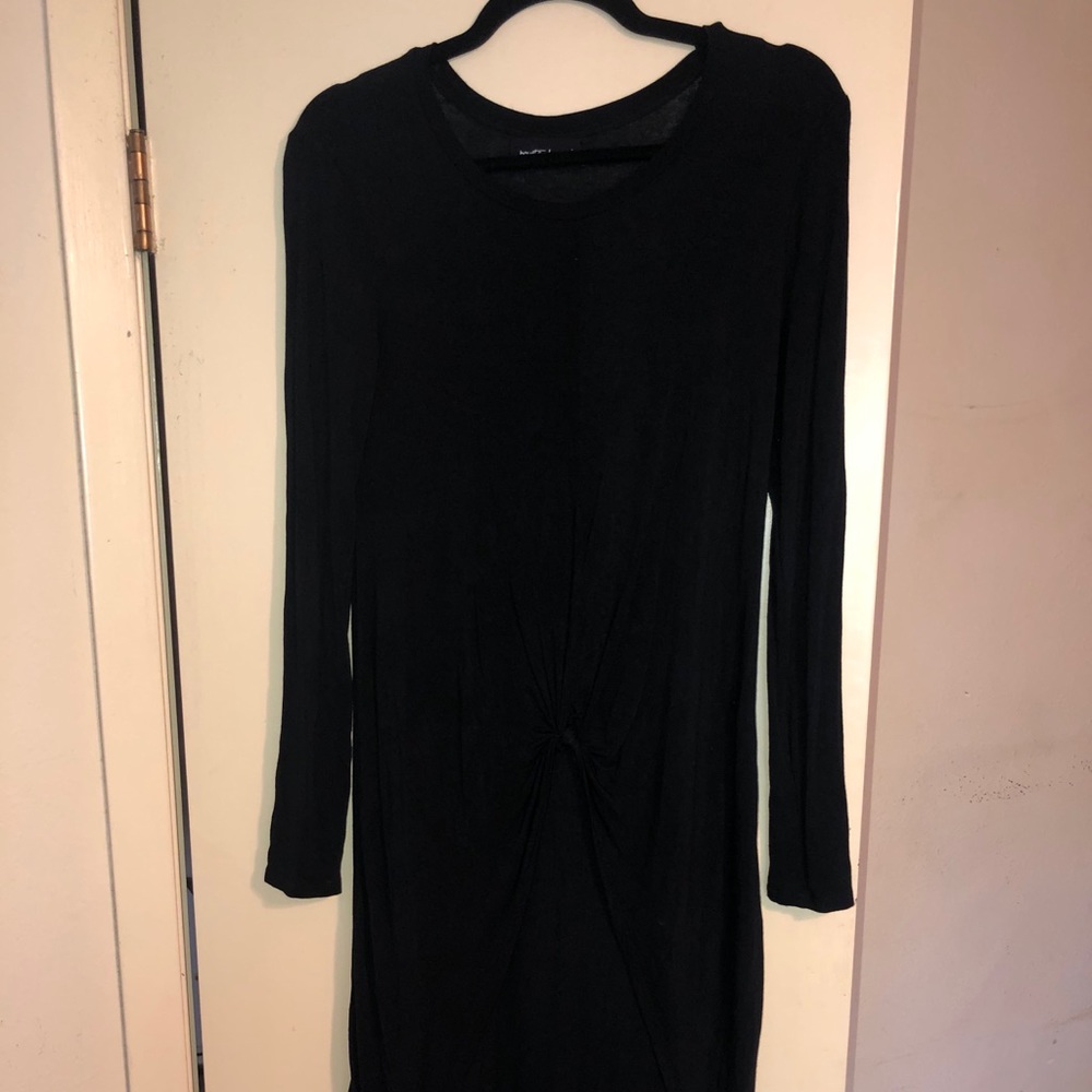 Gorgeous high-low top with knot detail!!